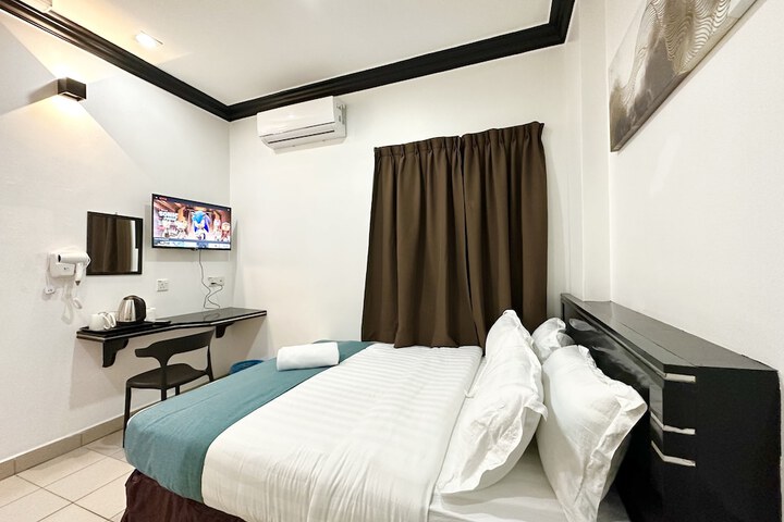Room 13 of 36