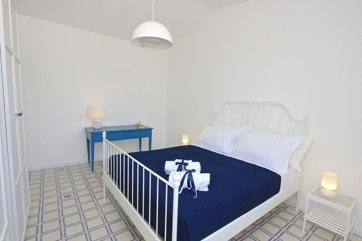 Room 3 of 112