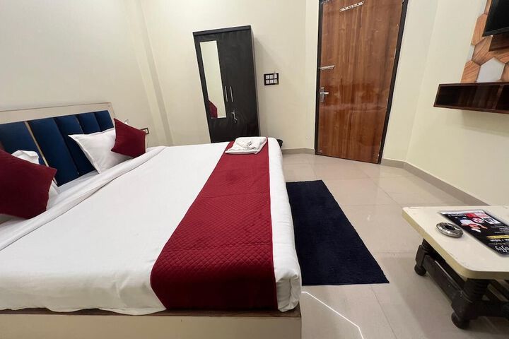 Room 5 of 28