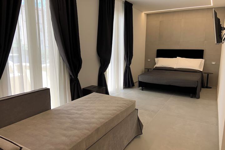 Room 33 of 106