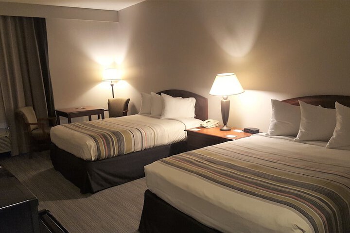 2 Queen Beds (6 of 8)