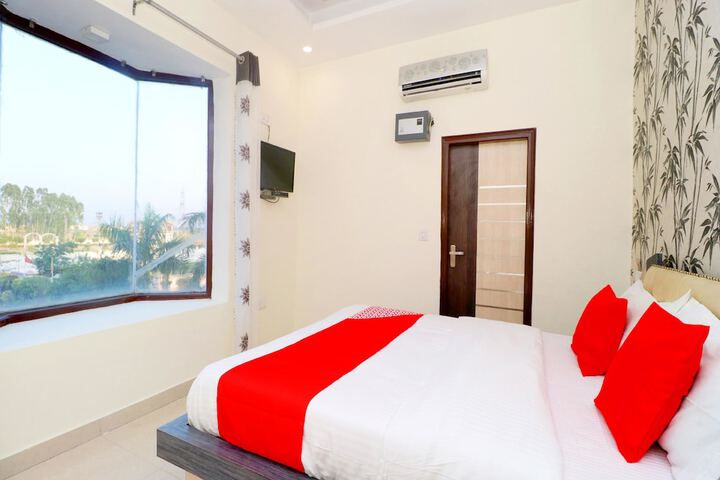 Room 16 of 25