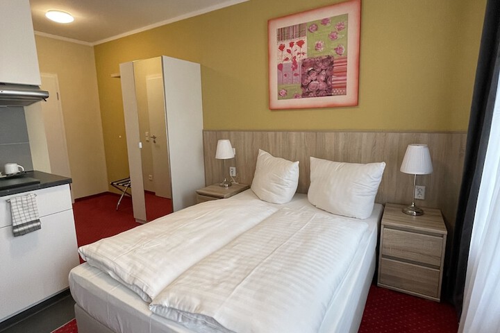 Room 32 of 99
