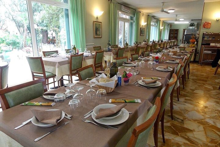 Dining 44 of 65