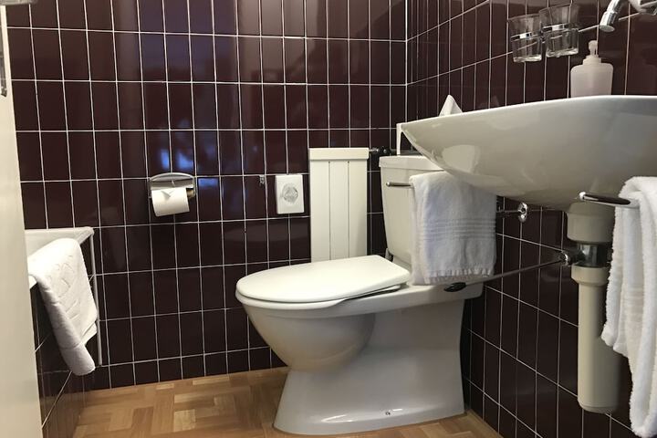 Room 8 of 35
