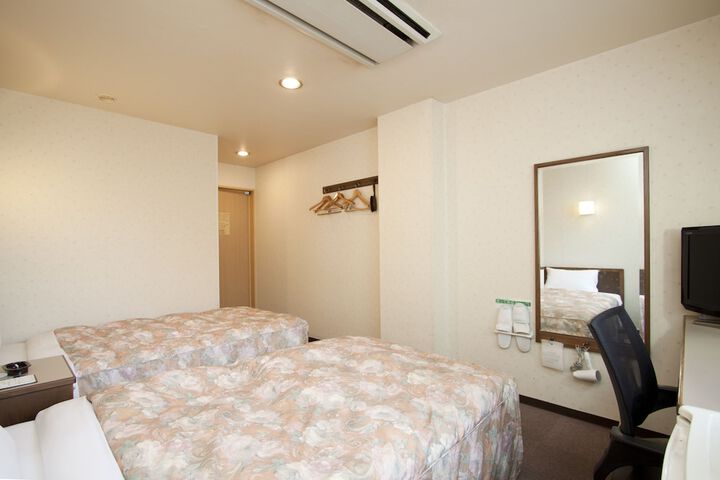 Room 4 of 42