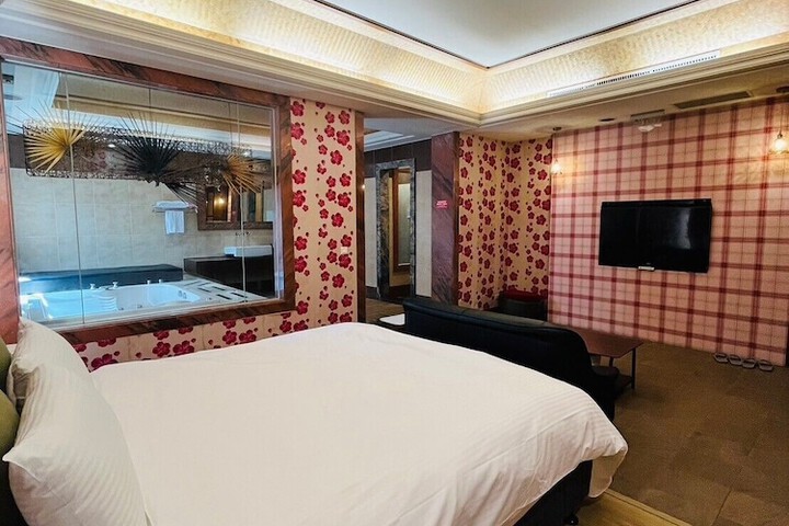 Room 19 of 51