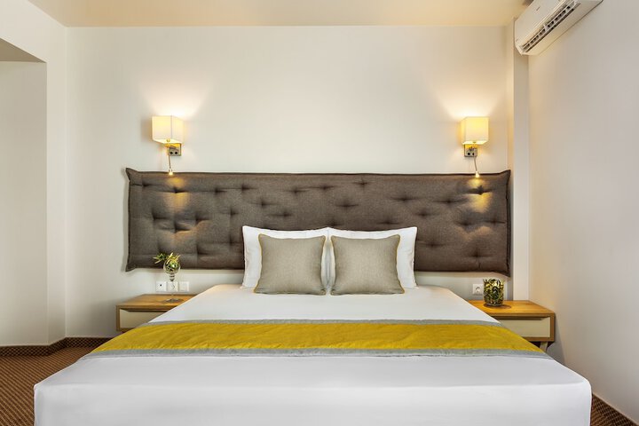 Room 35 of 221