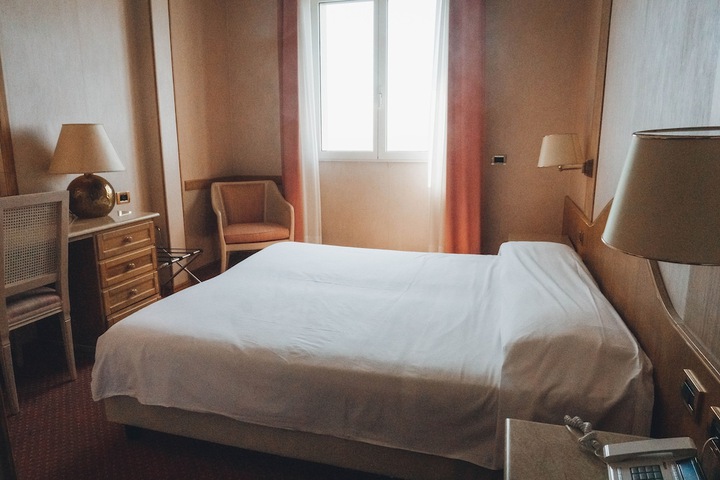Room 22 of 68