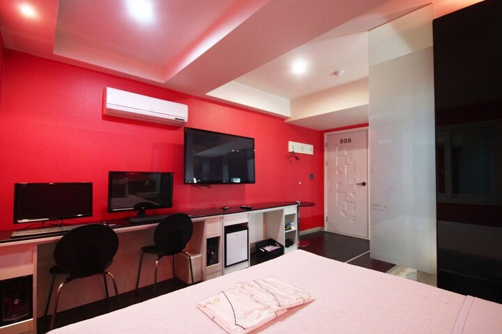 Room 20 of 33