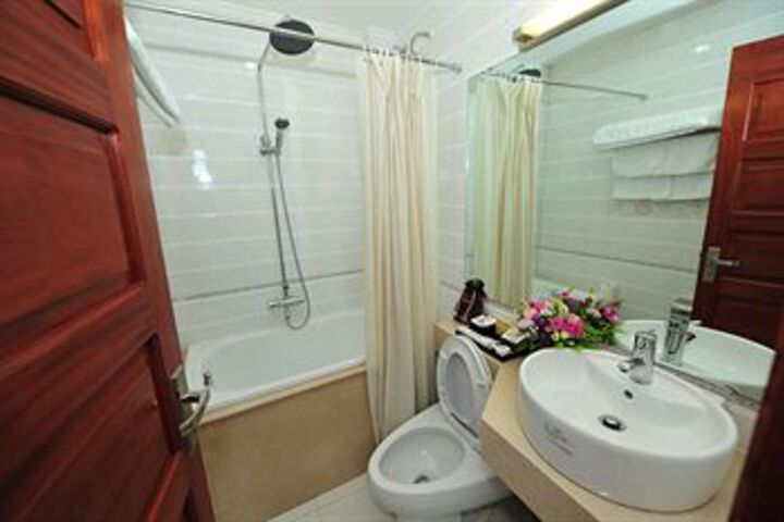 Room 10 of 84