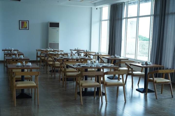 Dining 57 of 209