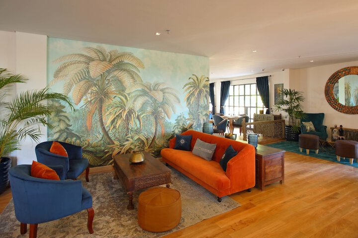 Lounge 106 of 160