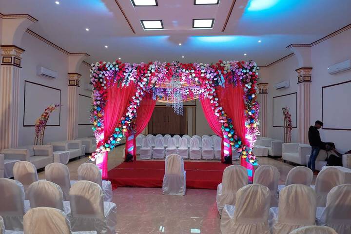 Ballroom/Hall 35 of 39