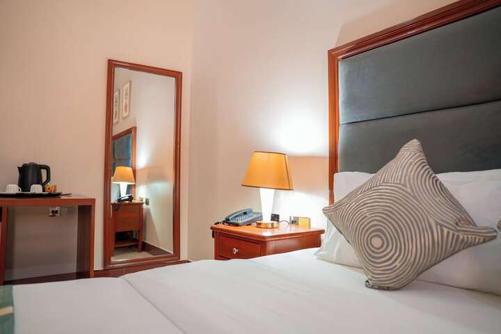 Room 32 of 63