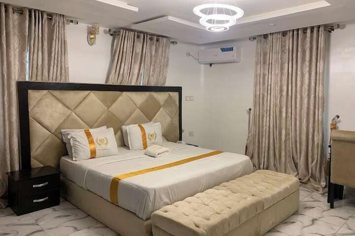 Room 5 of 62