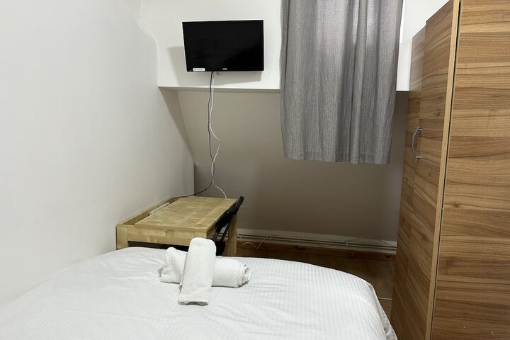 Room 11 of 38