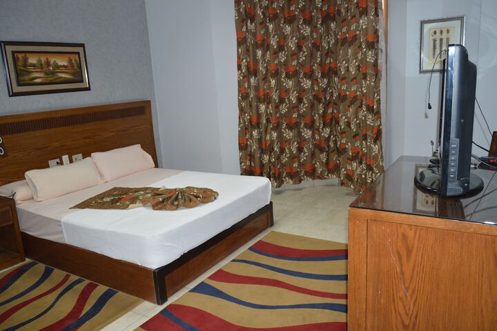 Room 6 of 43