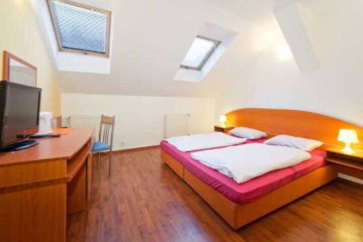 Room 6 of 6