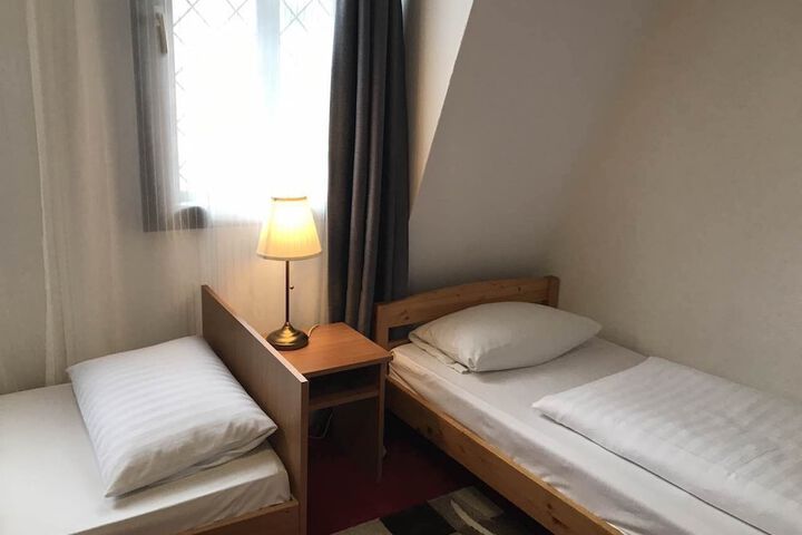 Room 9 of 31