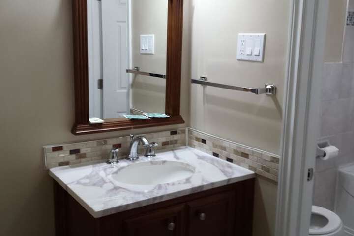 Room 4 of 8