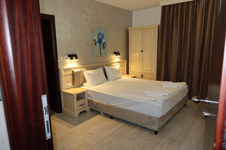 Room 28 of 99