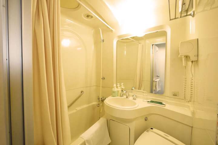 Room 11 of 26
