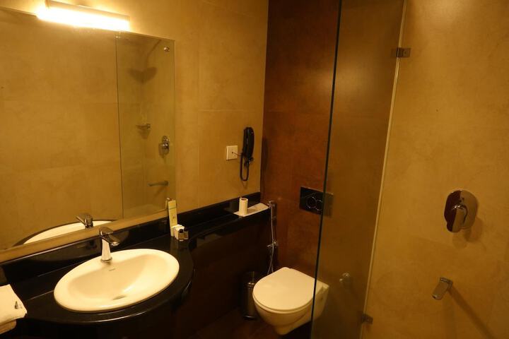 Room 14 of 33