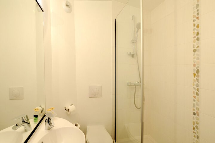 Room 44 of 68