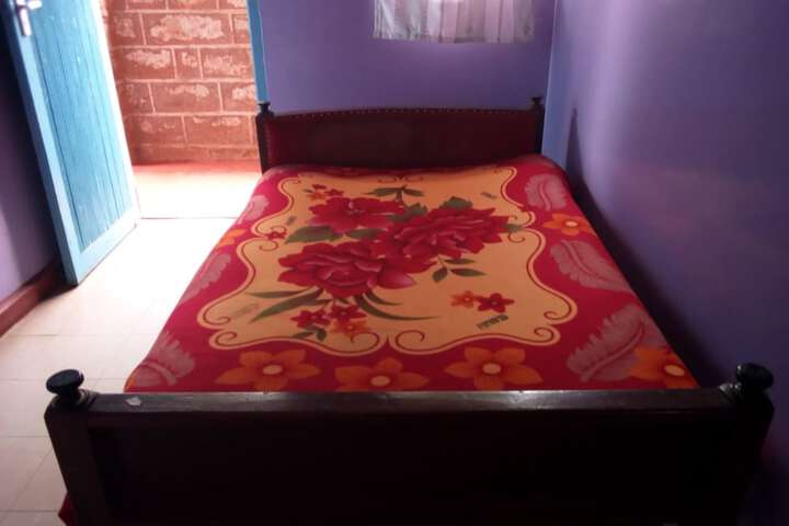Room 4 of 9