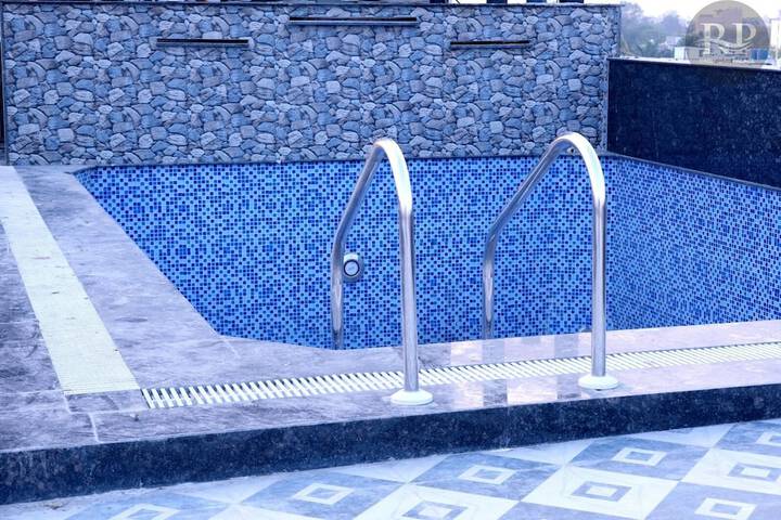 Pool 30 of 43