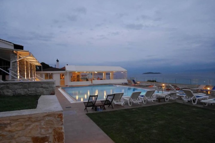 Pool 22 of 48