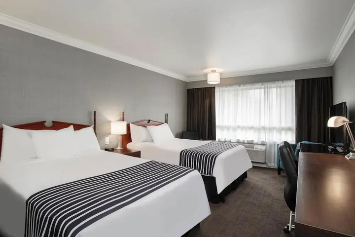 Room 2 of 8