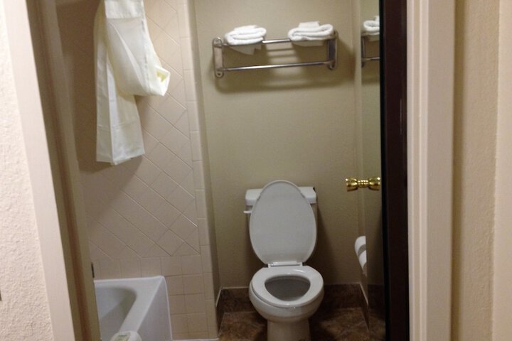 Room 6 of 15