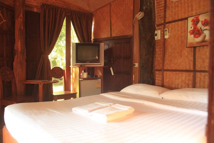 Room 6 of 90