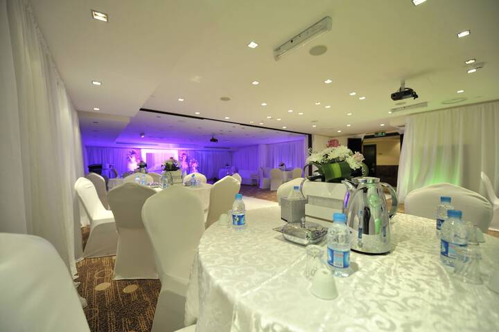 Ballroom/Hall 60 of 64