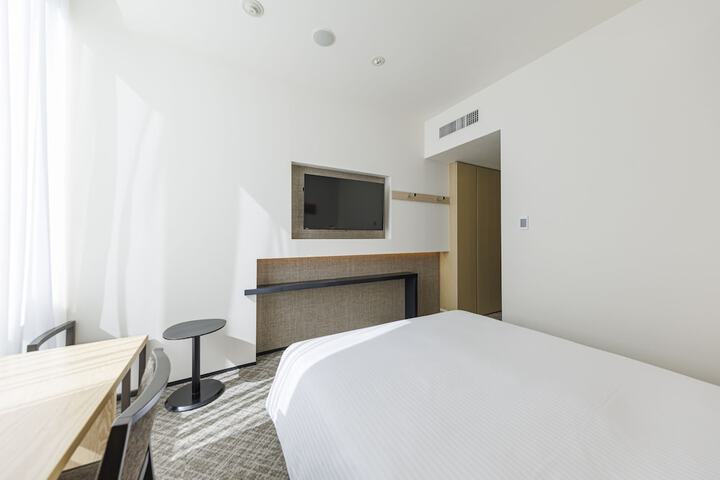 Room 18 of 121