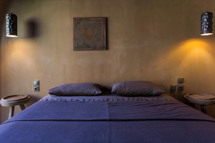 Room 48 of 142