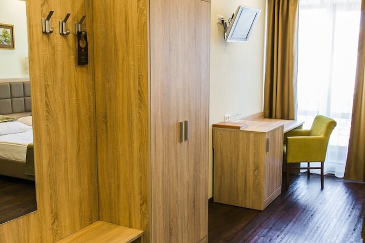 Room 25 of 118
