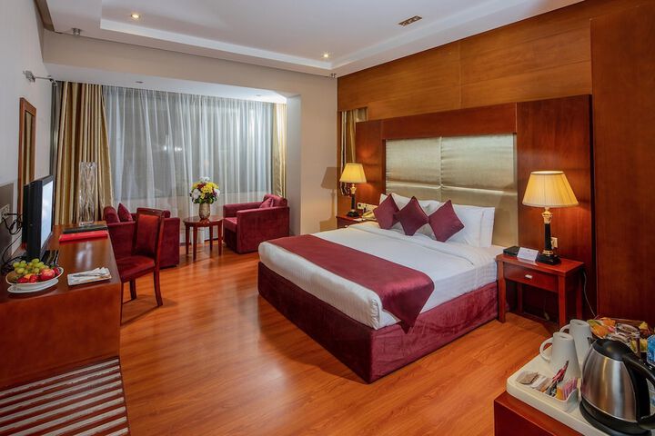 Room 30 of 76