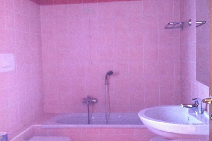 Room 12 of 16