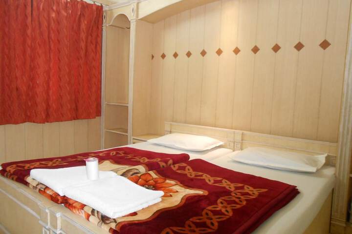 Room 16 of 48