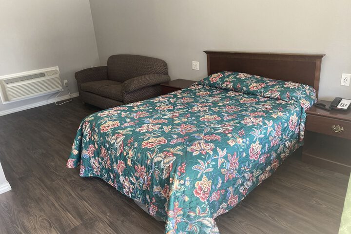 Room 12 of 37