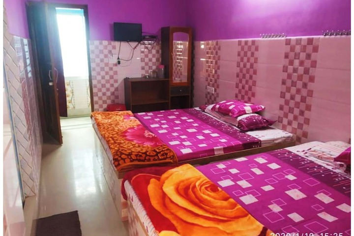 Room 4 of 18