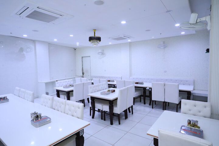 Dining 33 of 42