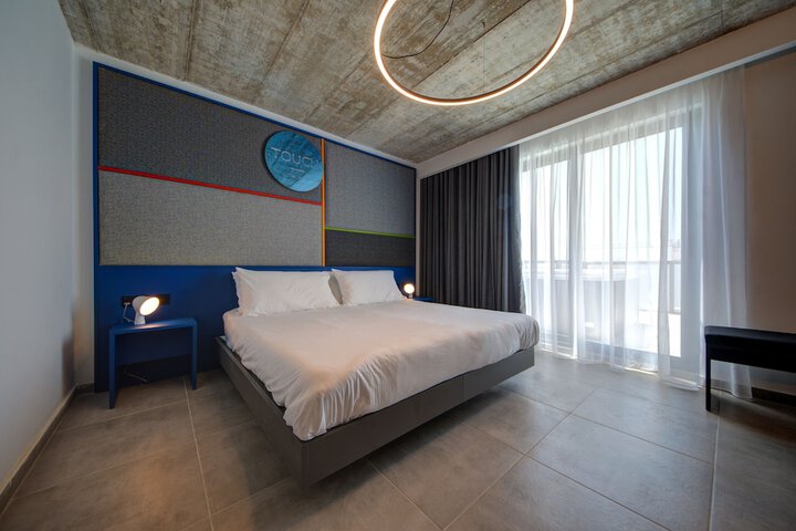 Room 5 of 62