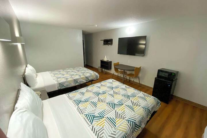 2 Double Beds (3 of 7)