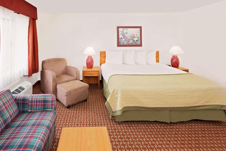 1 King Bed (10 of 12)