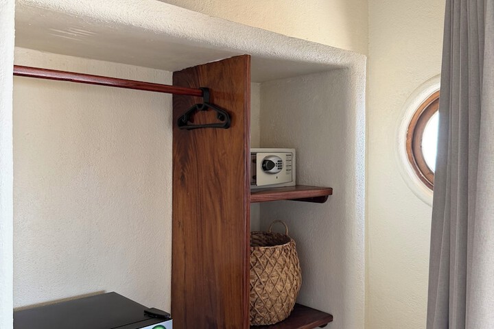 Room 18 of 119