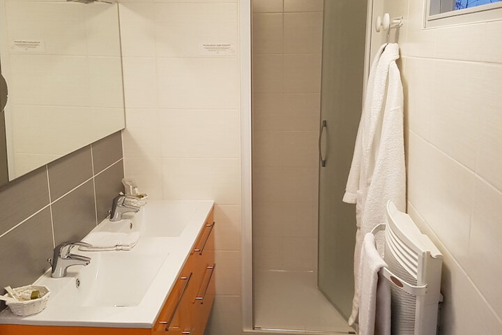 Room 44 of 91